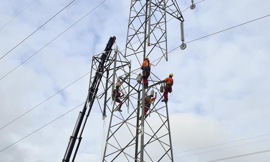 Extension of high-voltage line poles