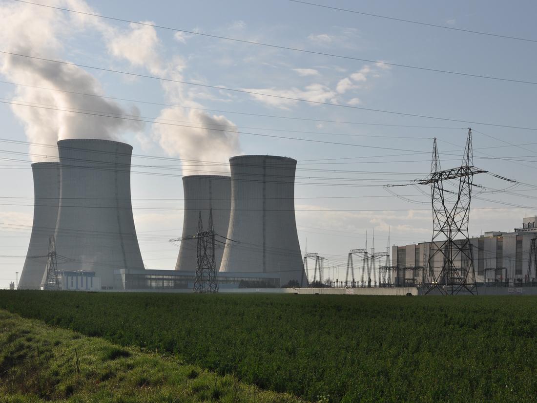 Movement of discharge valve controls in the Dukovany NPP